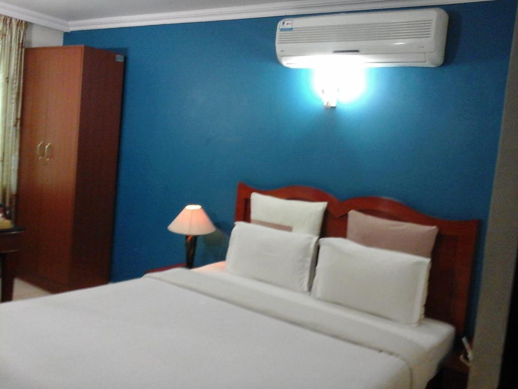 Hotel Pigeon International Bangalore Zimmer foto