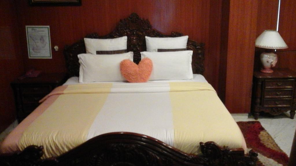 Hotel Pigeon International Bangalore Zimmer foto
